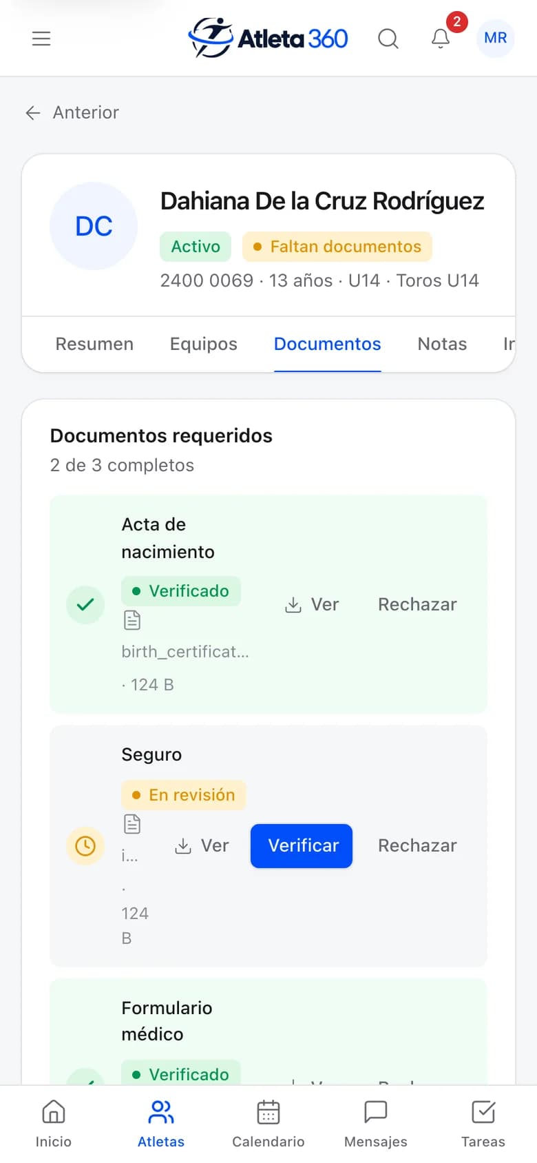 Lista de documentos requeridos de un atleta de demostración, con los verificados y los que faltan.