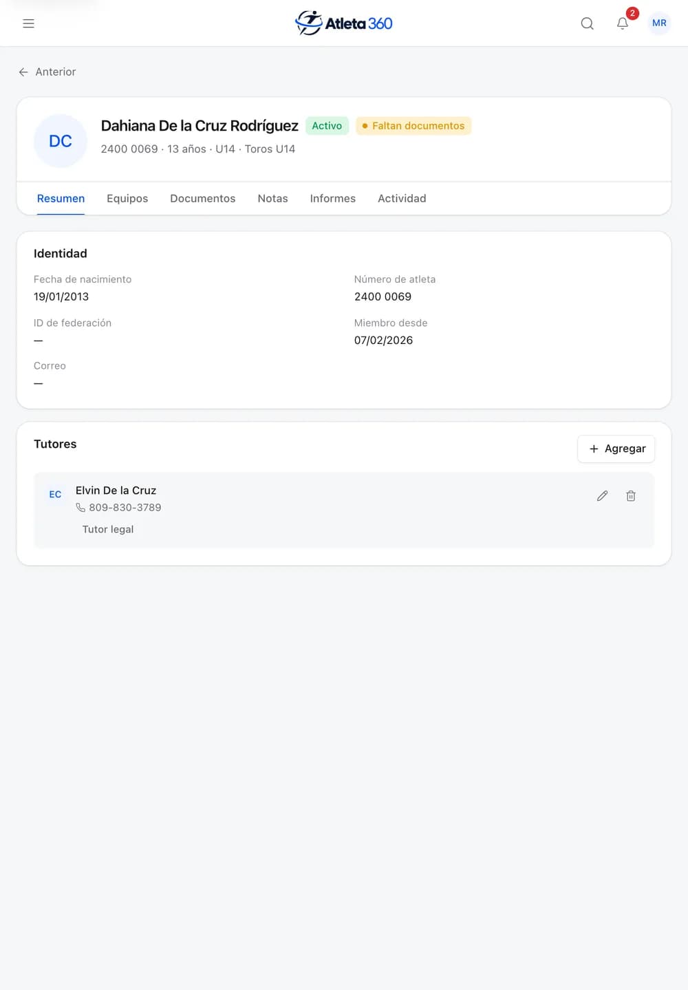 Ficha de un atleta de demostración con su categoría, su equipo y su tutor.